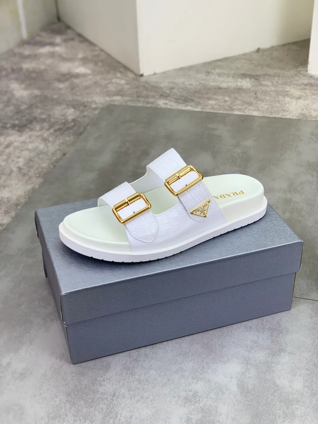Men's shoes 💰P340💰【New style】🎁🎁🎁 PRADA Prada's new casual slippers, original official website, perfect workmanship, transmitting a kind of noble luxury, sublimating its definition of luxury in Prada's high-end extraordinary craftsmanship. Original combination outsole, code number: 38-44 (45 customized) Multiple colors 🉑️ to choose from